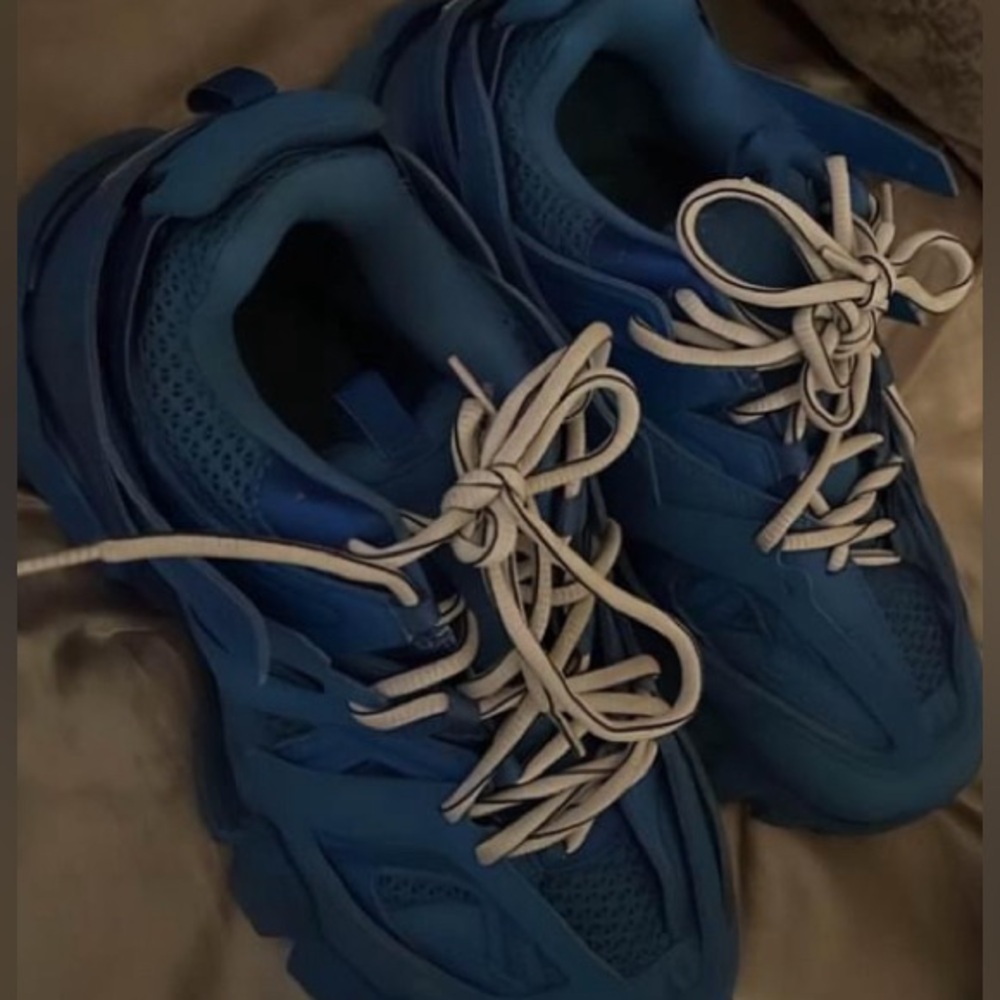 Balenciaga size 42 300 but price is negotiable